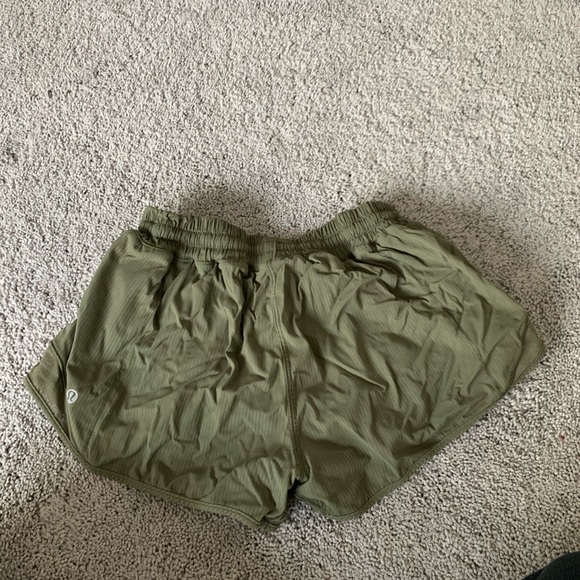 Green LuLu shorts - Picture 2 of 2
